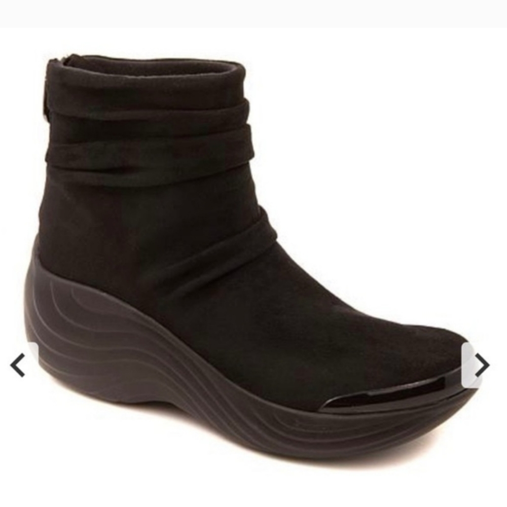 BZees Black Suede Zizzle Ankle Boots Size 11